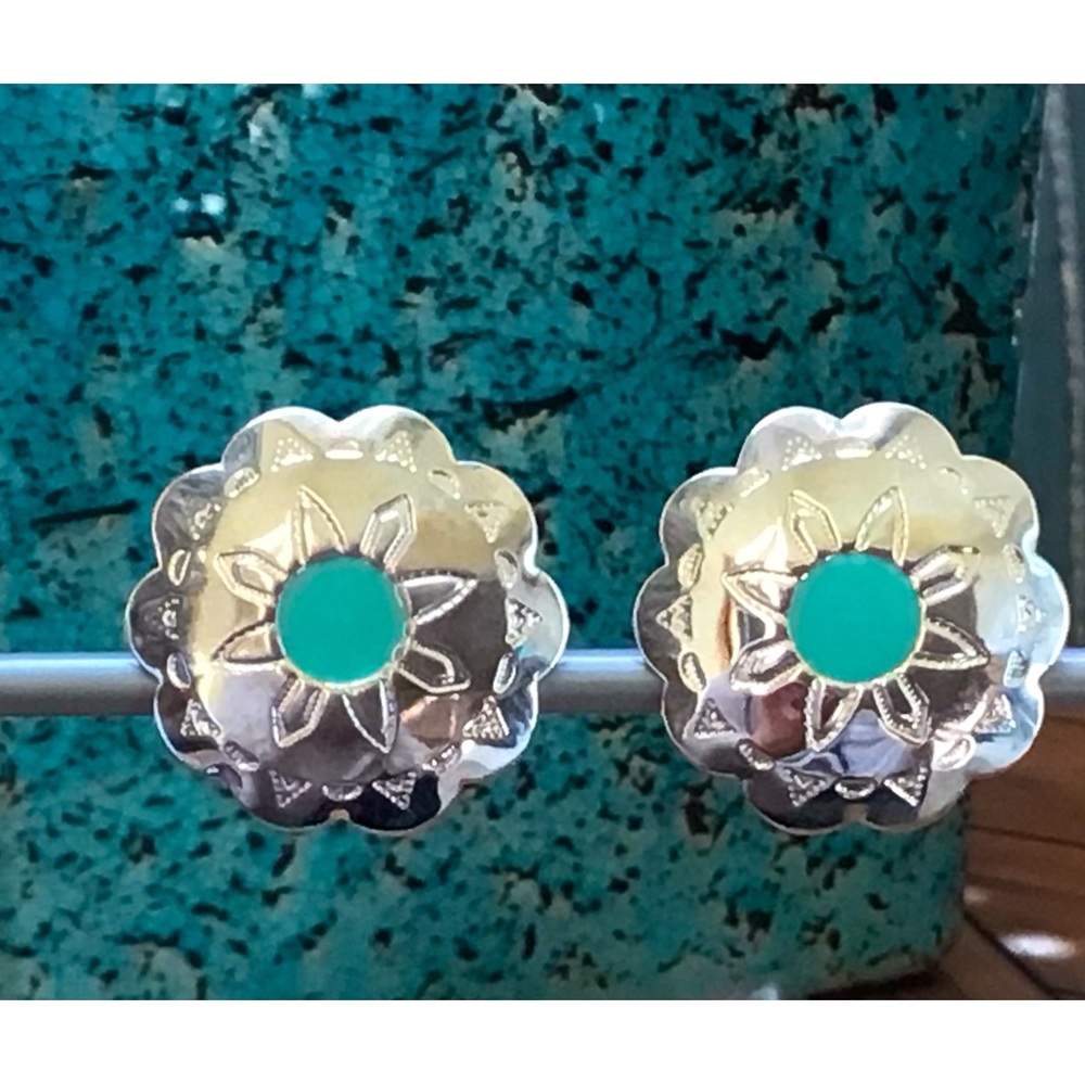 Vintage CLIP earrings silver with faux turquoise center. EUC.